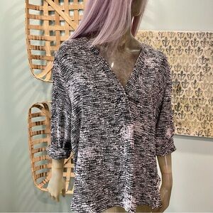 Violet & Claire Monochrome V-Neck Blouse